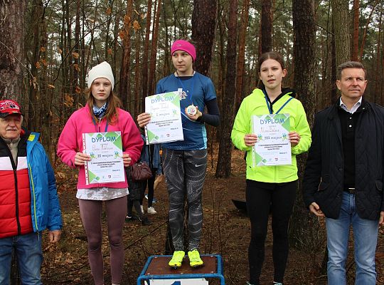 Grafika 28. Zwycięzcy na podium w kategorii szkoły podstawowe dziewczęta rocznik 2011 i 2010