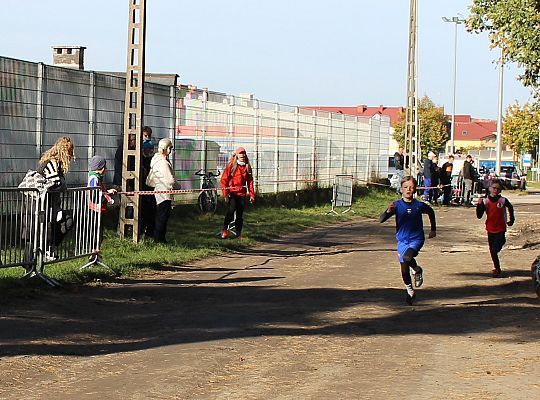 Grafika 23. Zawodnicy na trasie biegu