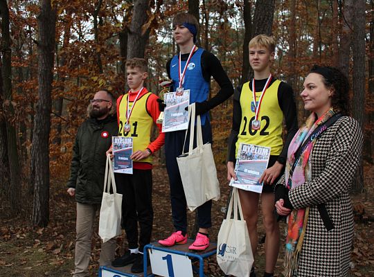 Grafika 21. Dekoracja zwycięzców w kategorii szkoły podstawowe chłopcy rocznik 2011 i 2010