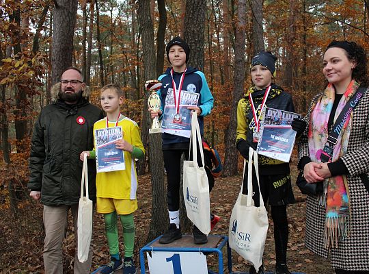 Grafika 16. Dekoracja zwycięzców w kategorii szkoły podstawowe chłopcy rocznik 2015 i 2014