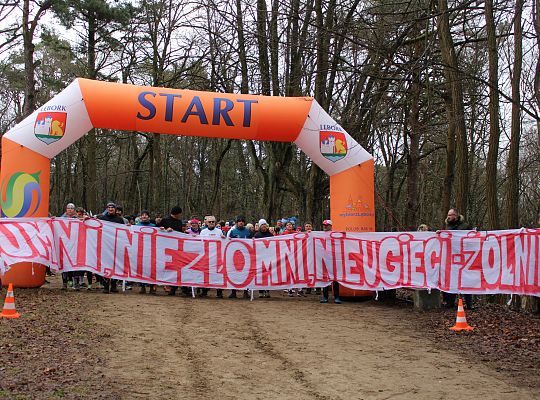 Grafika 16. Uczestnicy biegu na starcie